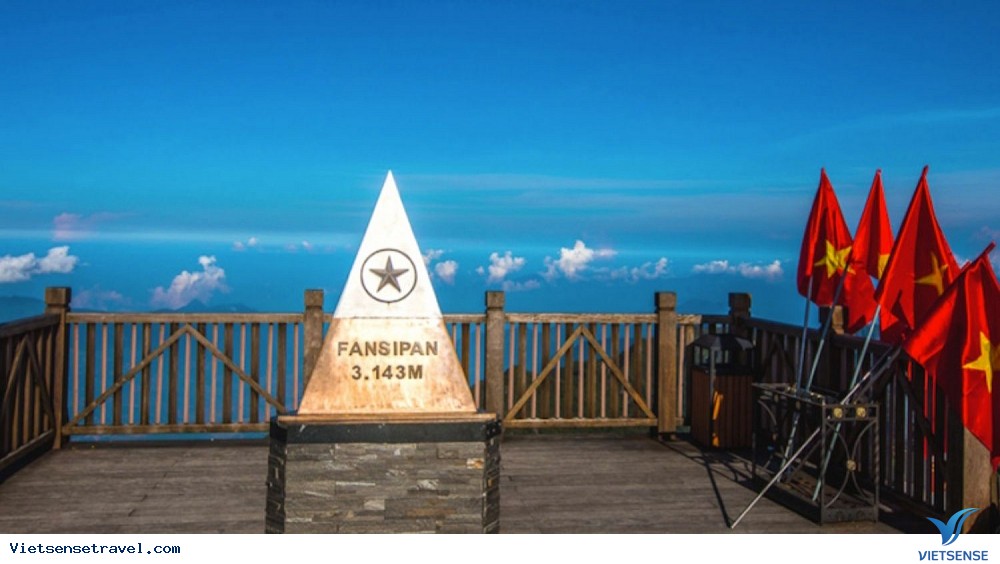 Chinh phục đỉnh Pansipan khi đi tour Tây Bắc