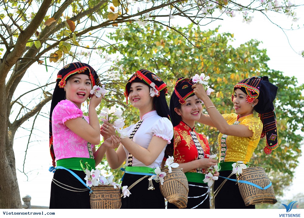 Lễ hội hoa ban của người Thái
